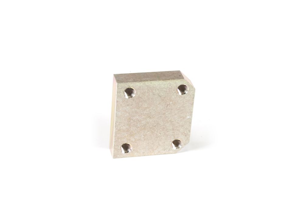 Bottom clamp for return valve